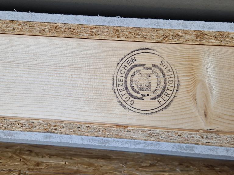 Redna kontrola kakovosti s strani Holzforschung Austria – potrditev naše zavezanosti vrhunski kakovosti